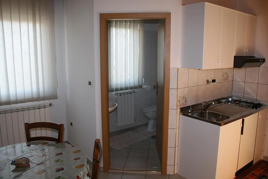 Apartment Pokrajac 로비니스코 셀로